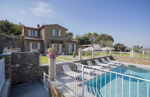Cortona Villa | Stunning private villa with private pool, WIFI, A/C, TV, terrace, panoramic view, close to Cortona