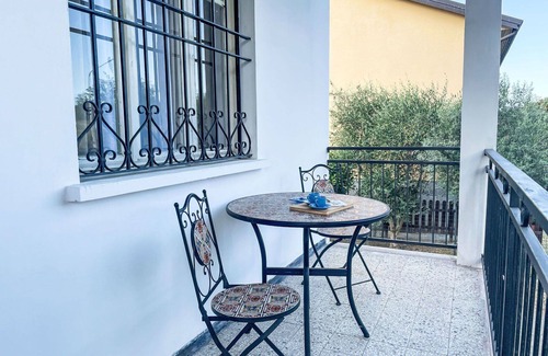 Quattordio House | Stunning private villa for 2 people with WIFI, private pool, patio, pets allowed and parking
