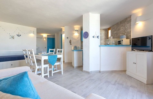 La Ciaccia House | Stunning private villa for 10 people with WIFI, A/C, TV, patio and parking