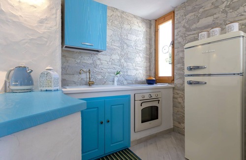 La Ciaccia House | Stunning private villa for 10 people with WIFI, A/C, TV, patio and parking
