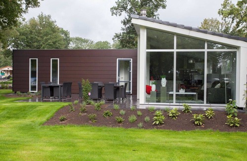 IJhorst House | Stunning private villa for 6 guests with WIFI, pool, TV, terrace and parking