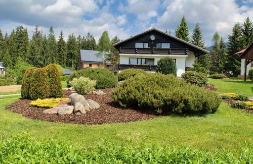 Harrachov House | Stunning private villa for 12 guests with WIFI, TV, balcony, pets allowed and parking