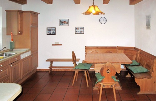 Witzmannsberg House | Stunning private villa for 6 guests with WIFI, TV, terrace and parking