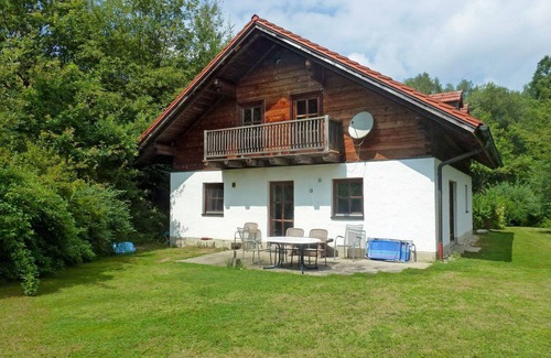 Witzmannsberg House | Stunning private villa for 6 guests with WIFI, TV, terrace and parking