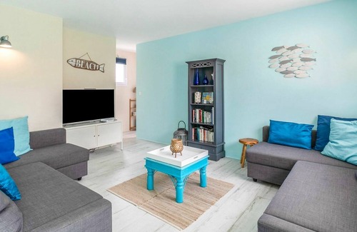 Aureilhan House | Stunning private villa for 10 people with WIFI, TV, terrace, pets allowed and parking