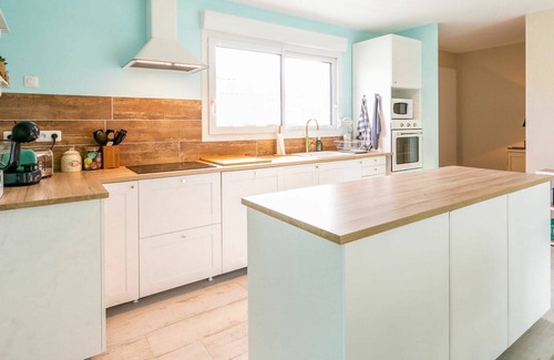 Aureilhan House | Stunning private villa for 10 people with WIFI, TV, terrace, pets allowed and parking