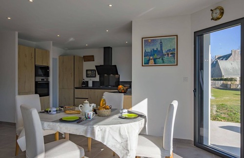 Beg-Meil House | Stunning private villa for 4 guests with WIFI, TV, terrace and pets allowed