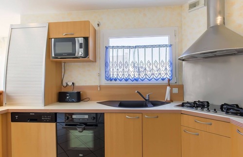 Berven House | Stunning private villa for 5 guests with WIFI, TV, terrace and pets allowed