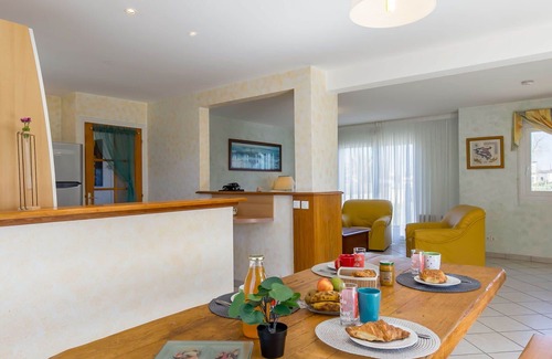 Berven House | Stunning private villa for 5 guests with WIFI, TV, terrace and pets allowed