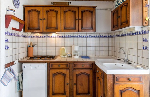 Cleder House | Stunning private villa for 4 guests with TV and terrace
