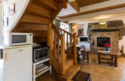 Cleder House | Stunning private villa for 4 guests with TV and terrace
