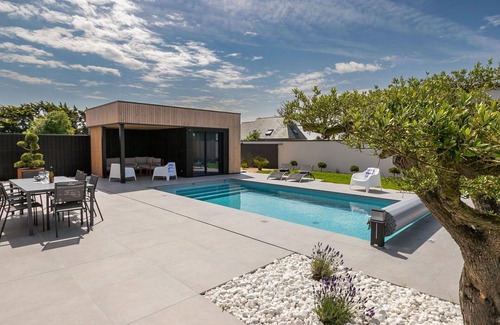 Cleder House | Stunning private villa for 8 people with private pool, WIFI, TV and terrace