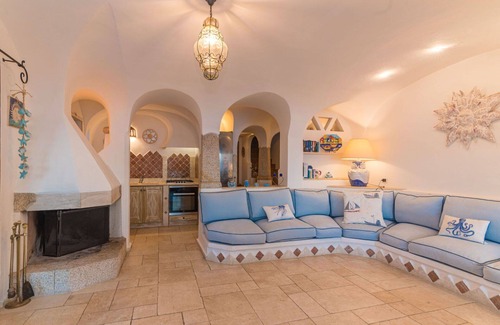 Cannigione House | Stunning private villa for 8 guests with WIFI, A/C, TV, patio and pets allowed