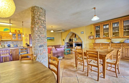 Lucignano Villa | Stunning private villa for 15 people with WIFI, private pool, TV, veranda and panoramic view