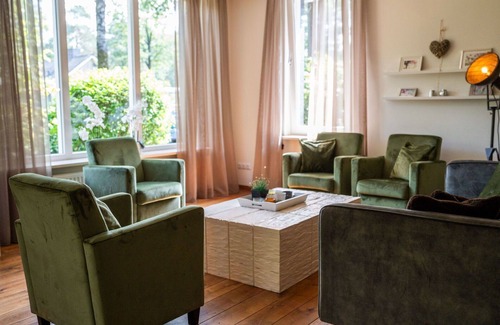 Bosgebied Hoenderloo House | Stunning private villa for 10 people with WIFI, pool, TV and terrace
