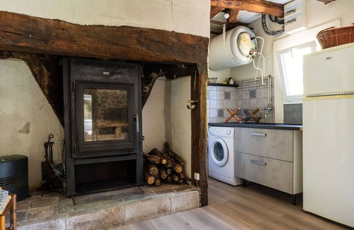 Teyssieu House | Stunning private villa for 4 people with TV, terrace and pets allowed