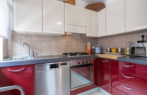 Portobello House | Stunning private villa for 6 guests with A/C, WIFI, TV, patio and pets allowed