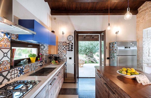 Rosolini Villa | Stunning private villa for 10 guests with WIFI, A/C, private pool, TV and patio