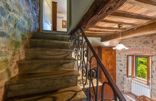 Montorgiali House | Stunning private villa for 5 people with A/C, hot tub, WIFI, TV, patio and pets allowed