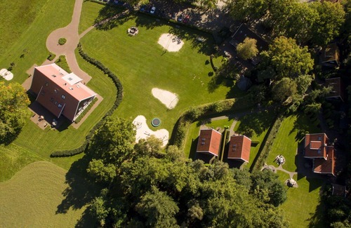 Losser House | Stunning private villa for 16 guests with WIFI, TV, terrace and parking
