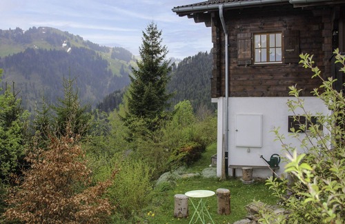 Moleson House | Stunning private villa for 5 guests with WIFI, TV, terrace, pets allowed, panoramic view and par.