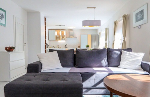 Petrov Villa | Stunning private villa for 6 guests with WIFI, private pool, TV, terrace, pets allowed and parking