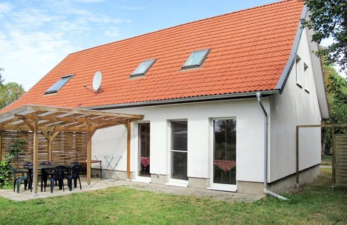 Neu Poserin House | Stunning private villa for 6 people with TV, terrace and pets allowed