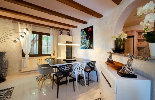Urbanitzacio la Fustera Villa | Stunning private villa with WIFI, A/C, hot tub, private pool, TV, patio and pets allowed