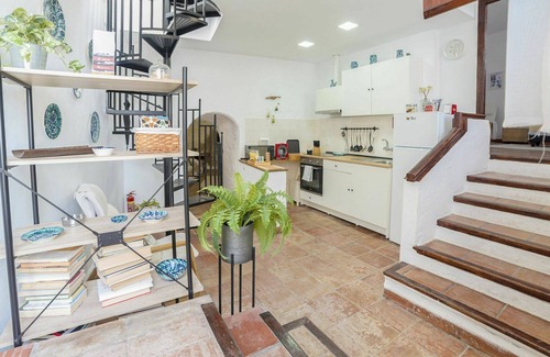 Albaicin House | Stunning private villa for 4 guests with WIFI, TV and terrace