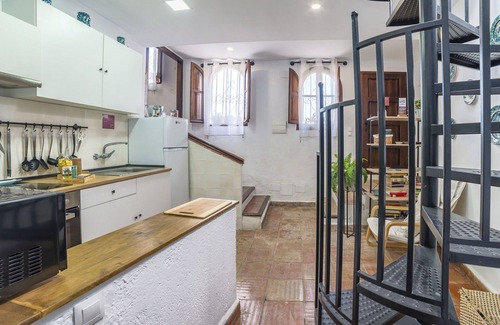 Albaicin House | Stunning private villa for 4 guests with WIFI, TV and terrace