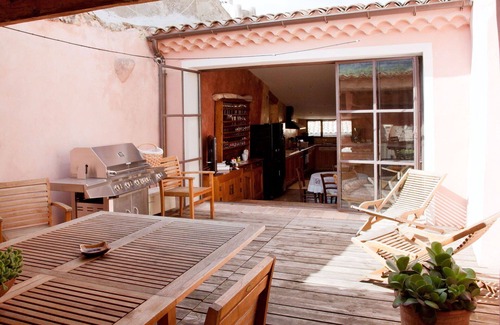 Nyons House | Stunning private villa for 6 people with A/C, WIFI, TV, terrace and pets allowed