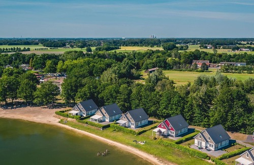 Susteren House | Stunning private villa for 6 people with pool, WIFI, TV and terrace