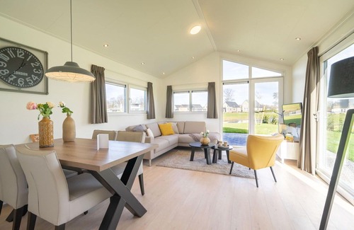 Susteren House | Stunning private villa for 4 guests with WIFI, pool, TV and terrace