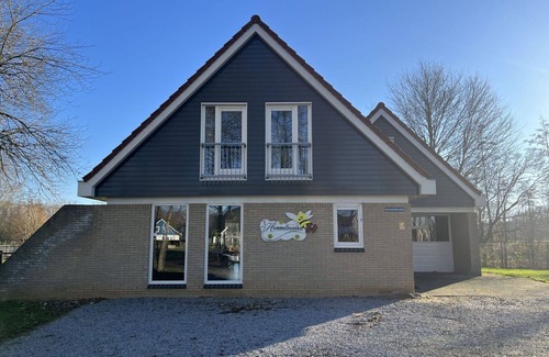 Susteren House | Stunning private villa for 16 people with pool, WIFI, TV and terrace