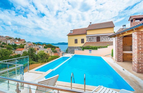 Komoseva House | Stunning private villa for 6 people with WIFI, private pool, A/C, TV, terrace and parking