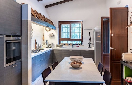 Itri Villa | Stunning private villa for 8 guests with WIFI, private pool, TV, patio, pets allowed and parking