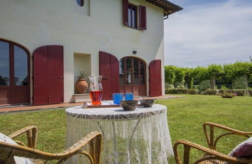 Lari Villa | Stunning private villa for 9 guests with WIFI, TV and patio