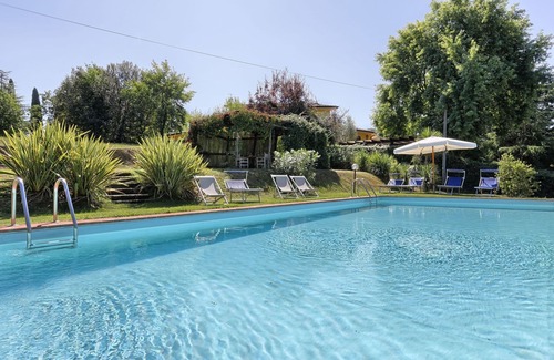 Lucca Villa | Stunning private villa for 12 people with A/C, private pool, WIFI and TV, close to Lucca