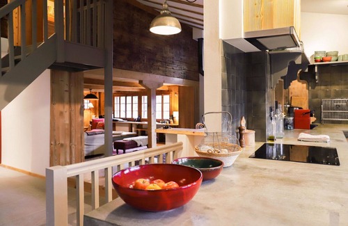 Les Posses-sur-Bex House | Stunning private villa for 11 people with WIFI, terrace and pets allowed