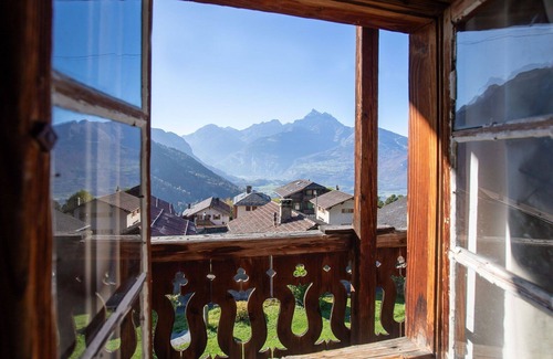 Les Posses-sur-Bex House | Stunning private villa for 11 people with WIFI, terrace and pets allowed