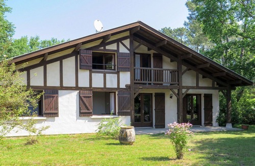 Uza Villa | Stunning private villa for 10 people with WIFI, TV, terrace and pets allowed