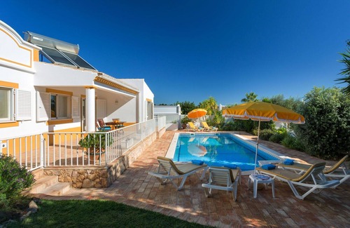 Albufeira Villa | Stunning private villa for 6 guests with WIFI, A/C, private pool, TV and terrace