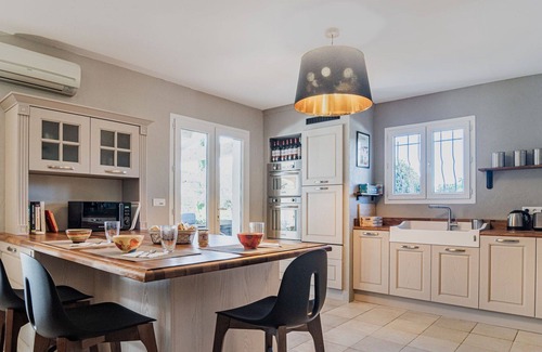 Carces House | Stunning private villa for 8 guests with WIFI, A/C, private pool, TV and terrace