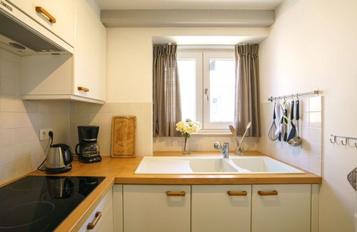 Plogoff House | Stunning private villa for 4 guests with TV, terrace, pets allowed and parking