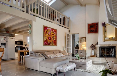 Mimizan House | Stunning private villa for 6 guests with WIFI, private pool, TV, terrace and pets allowed