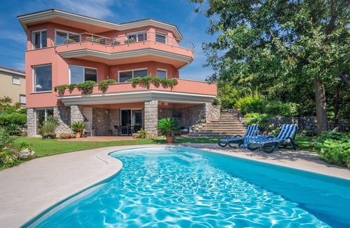 Zurkovo Villa | Stunning private villa for 8 people with A/C, WIFI, private pool, TV, terrace and pets allowed