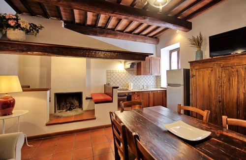 Cetona Villa | Stunning private villa for 20 guests with WIFI, A/C, private pool, TV, patio and panoramic view