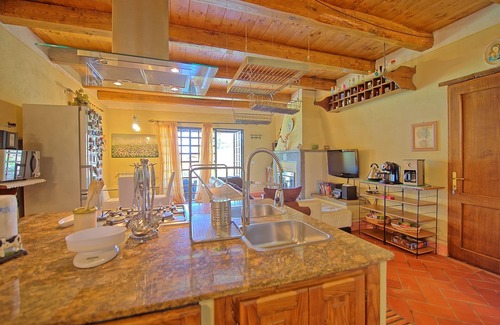 Pieve di Chio Villa | Stunning private villa with WIFI, private pool, TV, patio, pets allowed and panoramic view