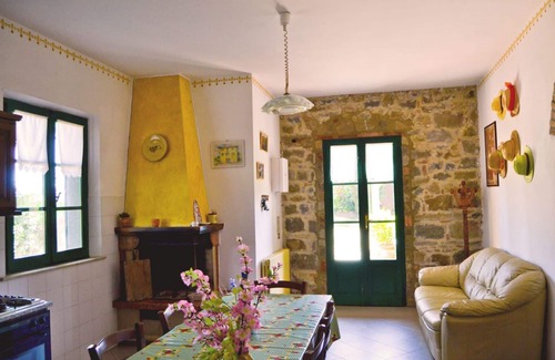 Cortona Villa | Stunning private villa for 12 guests with A/C, WIFI, private pool, TV, terrace and pets allowed