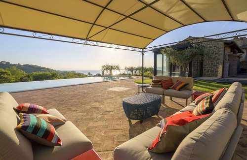 Torricella Villa | Stunning private villa with private pool, WIFI, A/C, hot tub, TV, patio, pets allowed and parking